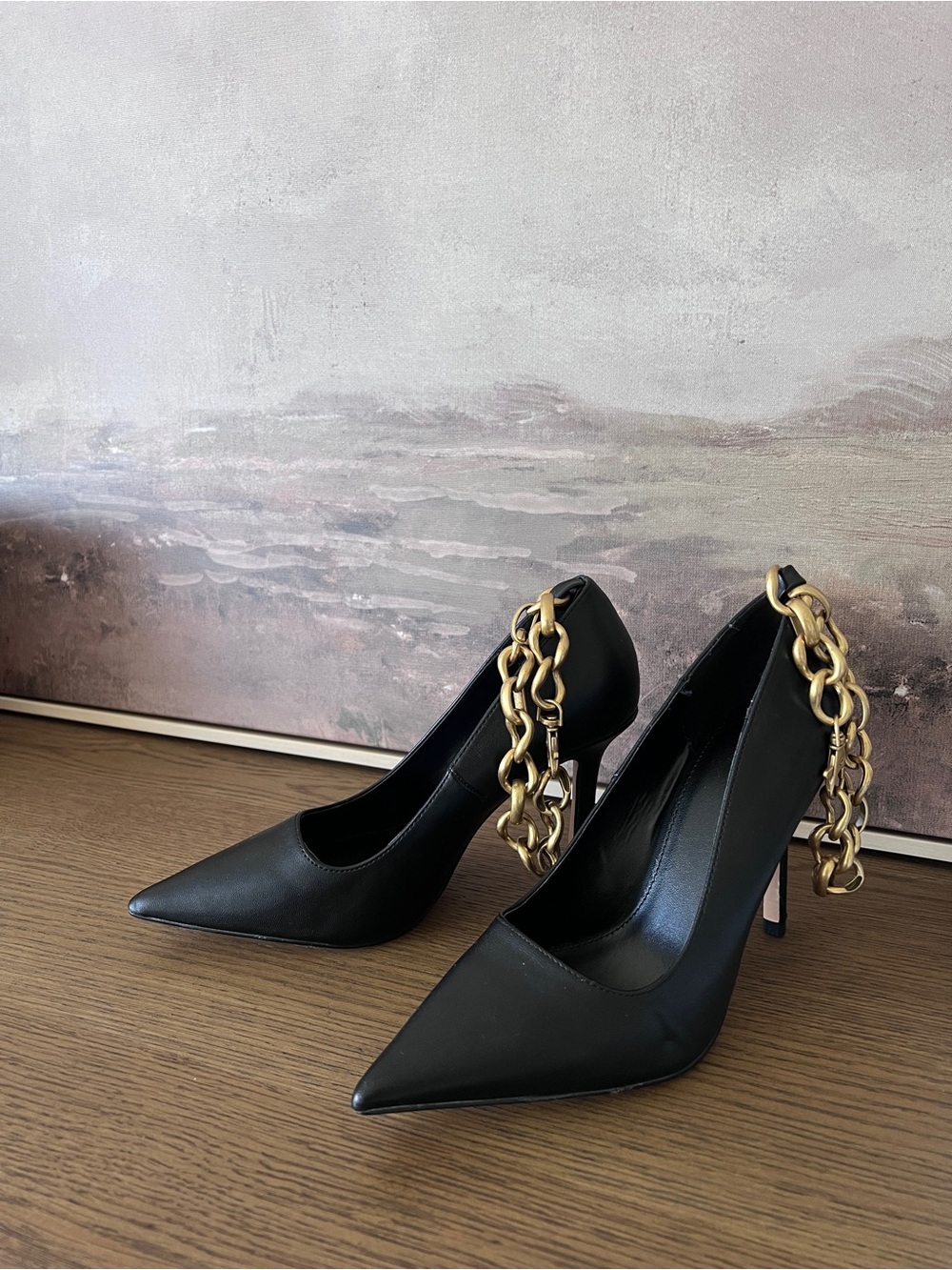 Pointed Pumps with Gold Chain Detail